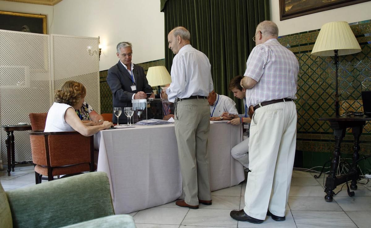 Fotogalería / Jornada de elecciones en el Círculo de la Amistad