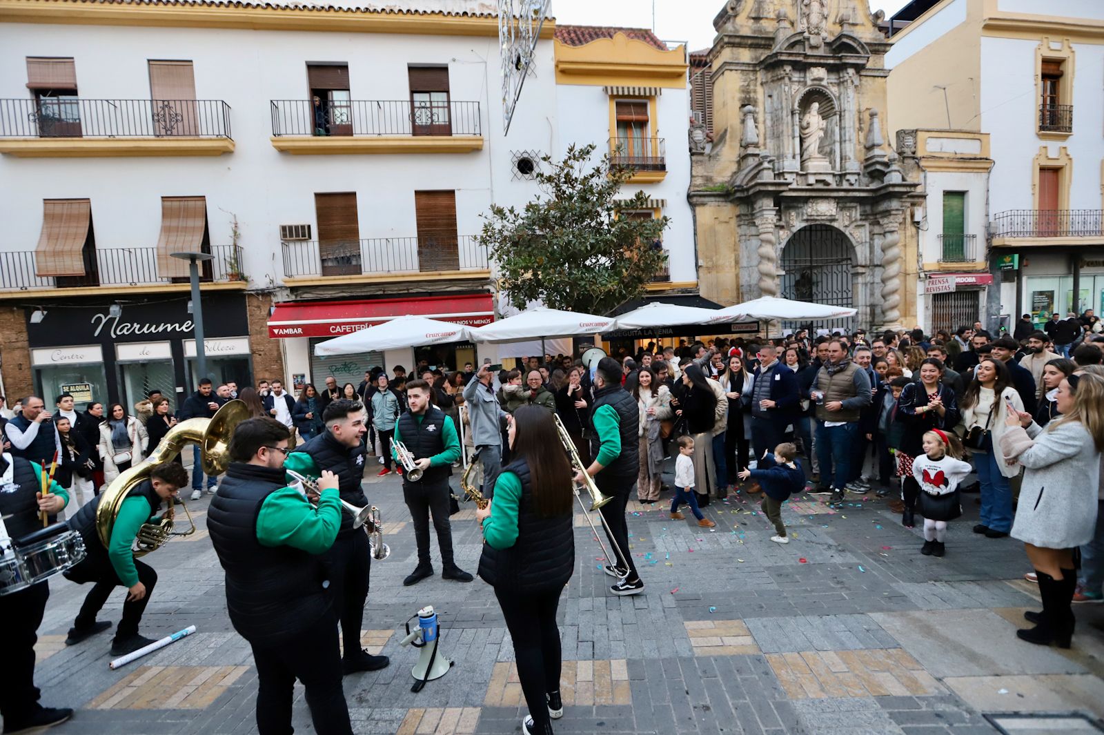 Córdoba vive una 'tardevieja' marcada por el frío