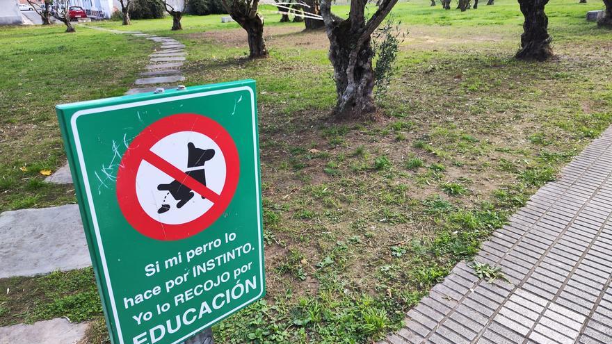 Multas de 300 euros por no recoger la caca de perro en Grado: &quot;Hay un problema serio&quot;