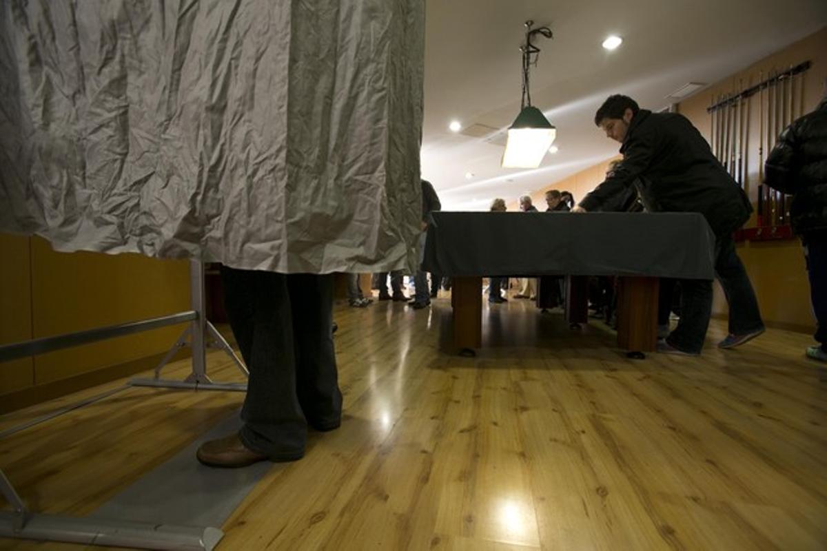 Colegio electoral en el centro cívico Barceloneta.