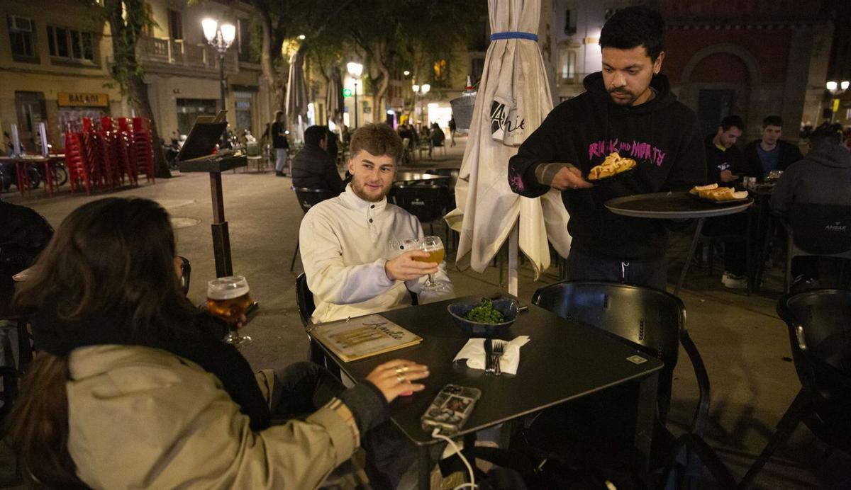 La irregular jornada laboral dilata els horaris de l’hostaleria