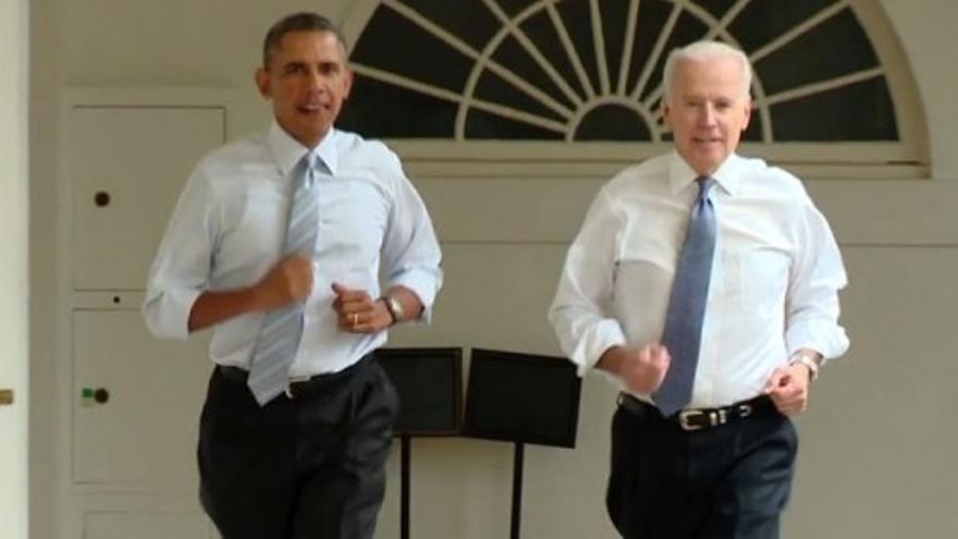 Obama y Biden hacen ‘footing’ en traje por la Casa Blanca