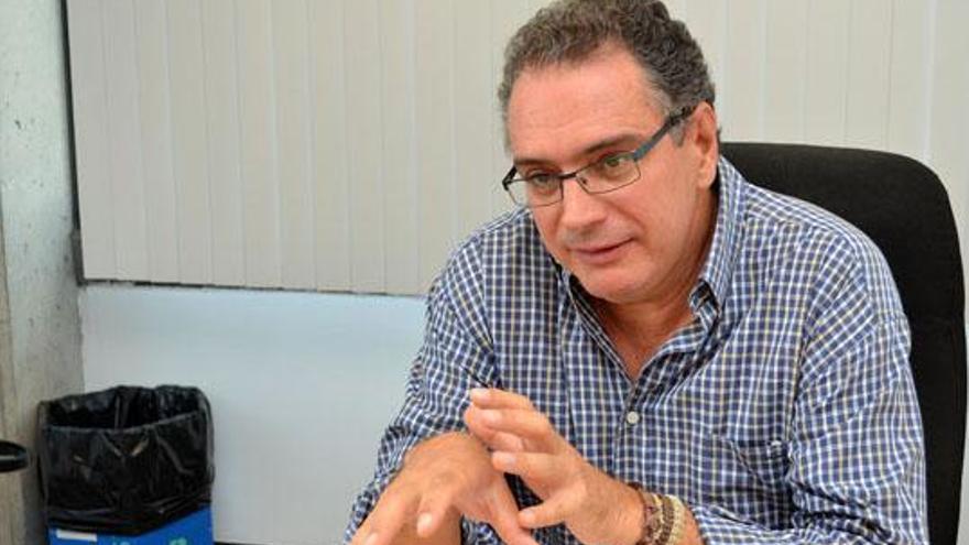 Gabriel Megías, en su despacho en la sede general del PCT de la Universidad grancanaria. | yaiza socorro