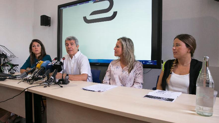De izquierda a derecha, Tomás García de Armas, María Jesús Oliver, Teresa Ansoleaga y Claudia Barbosa.