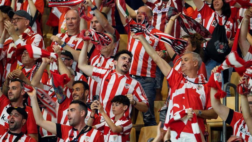 Un sector minoritario de los aficionados del Athletic pitan el himno de España
