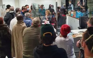 Aparecen más casos de ómicron en Europa y España refuerza el control aeroportuario
