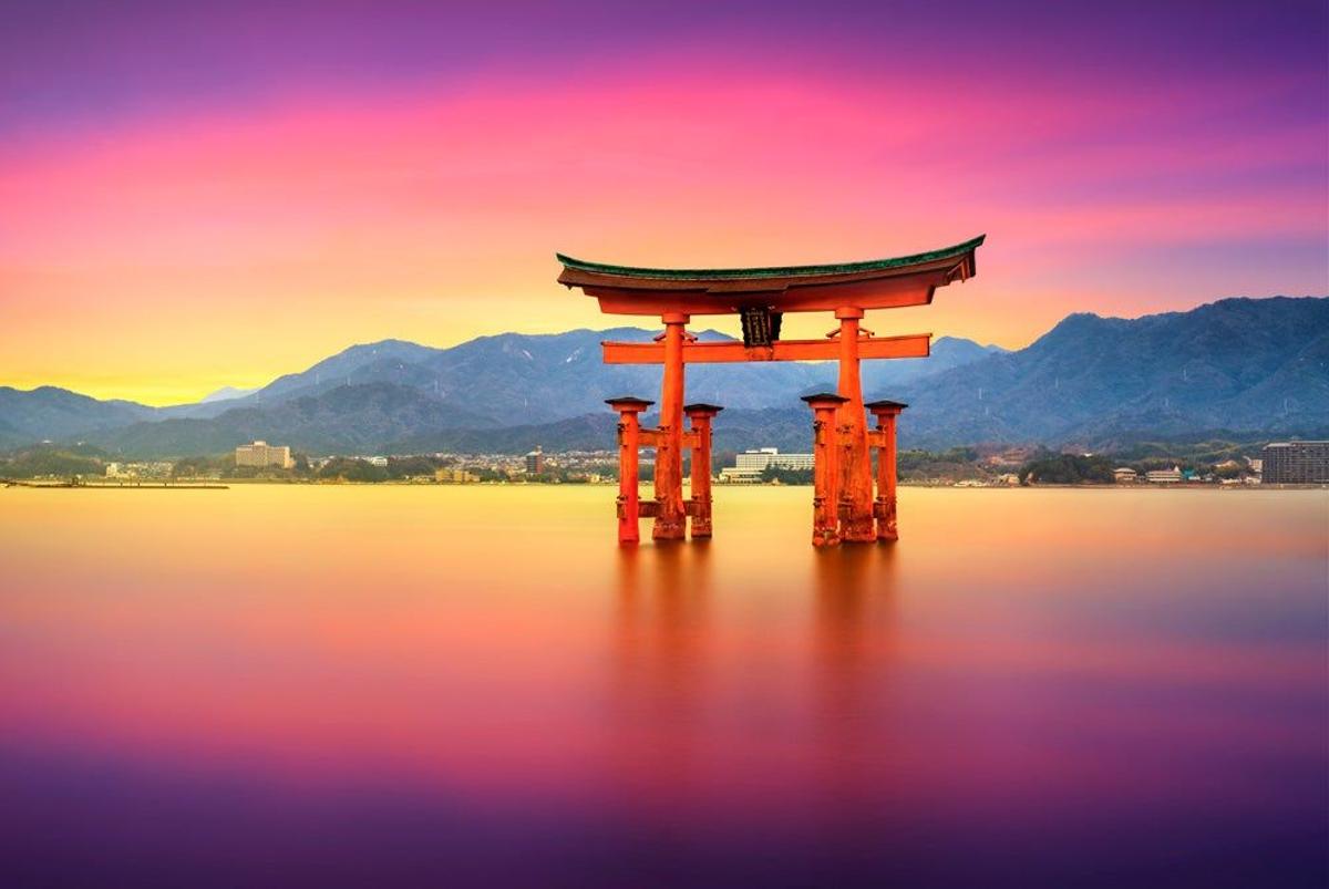 Puerta sagrada torii en Hiroshima