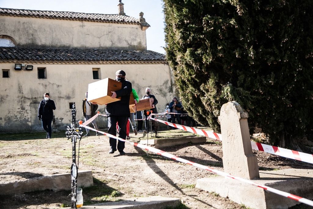 FOTOGALERÍA | Homenaje a los 26 vecinos de Angüés (Huesca) fusilados en la Guerra Civil