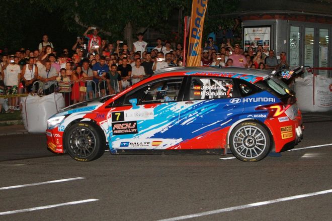 Las calles de Ourense se llenan hasta los topes para la prueba nocturna del rallye