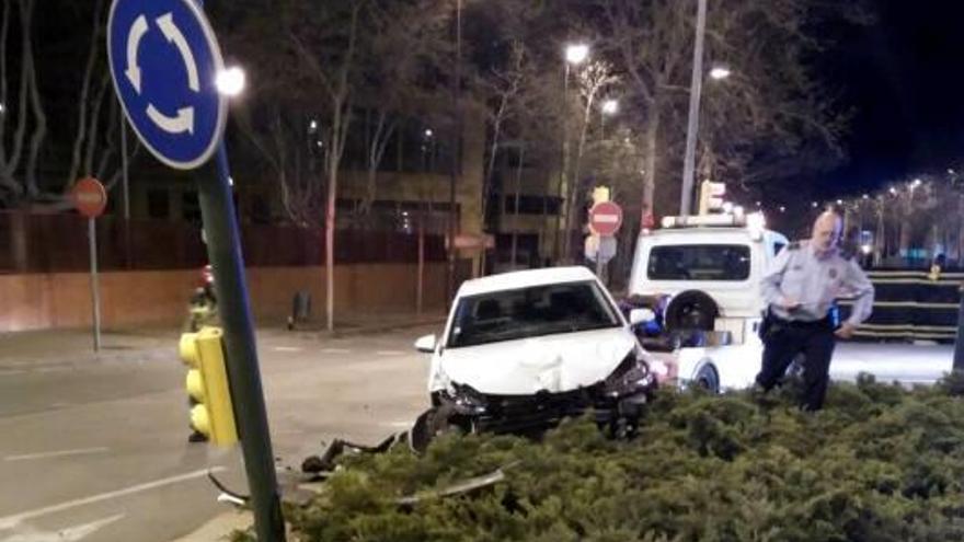 El cotxe del traficant, a la rotonda del Pont del Dimoni.