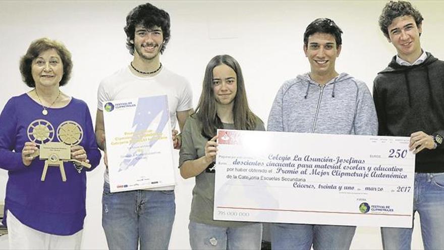 Cine en Cáceres contra el hambre