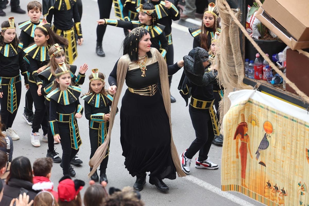 Búscate en las imágenes de la rúa de Carnaval de Ibiza
