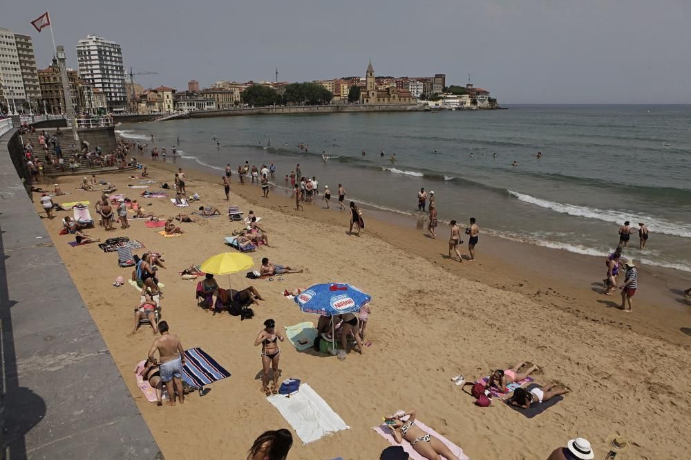 Playa de San Lorenzo con Sol y calor