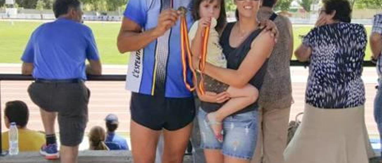 Juanra Pous, campeón de España de 800 y 1.500 metros