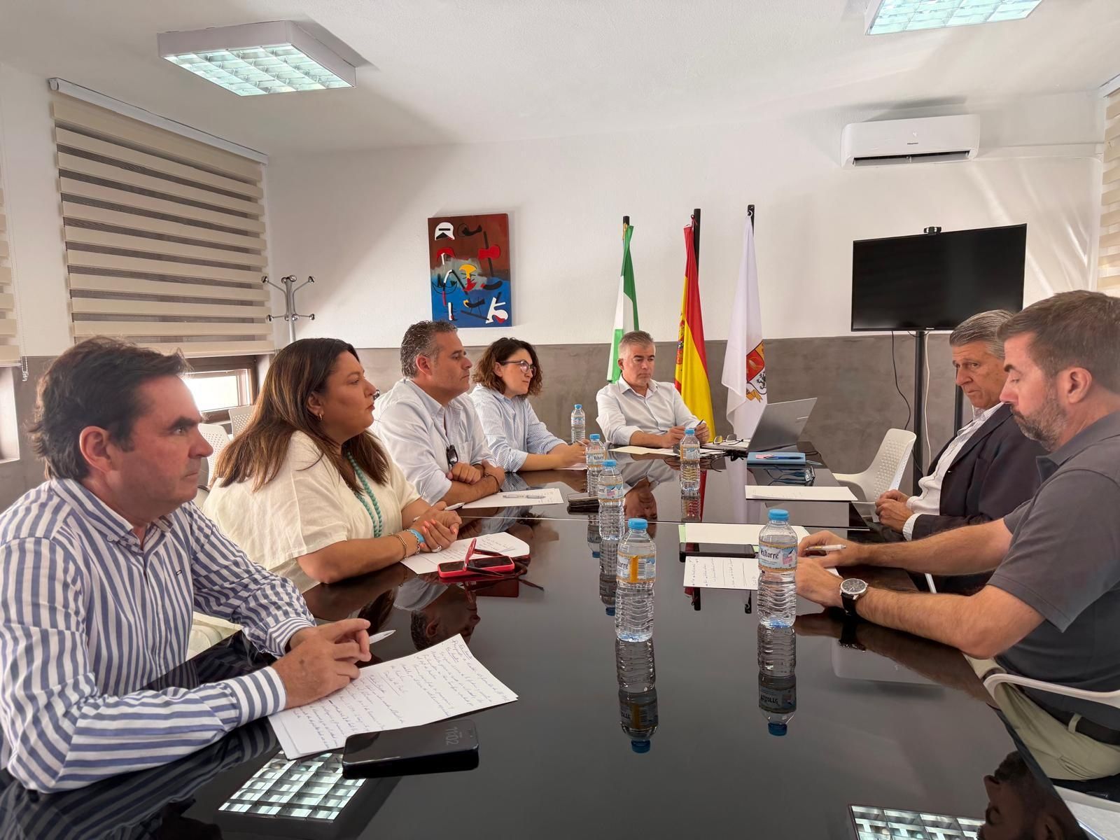 Reunión de los ayuntamientos de Montoro, con su alcaldesa, Lola Amo, Martos y Porcuna con los responsables de la Fundación Patrimonio Comunal Olivarero.