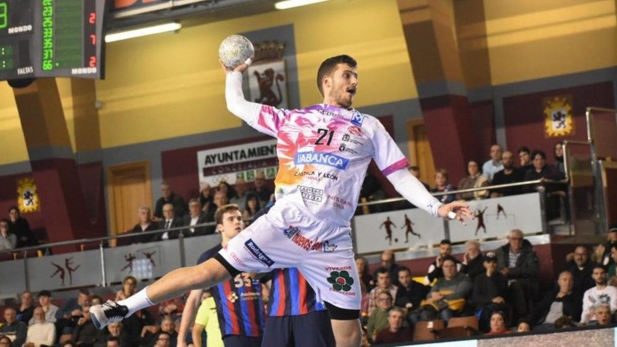 Tiago Sousa, durante un partido en la Liga Asobal.