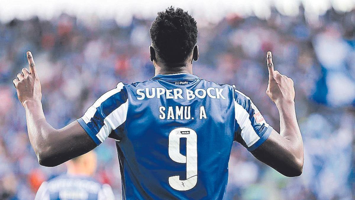 Samu Aghehowa celebrando un gol con el Oporto