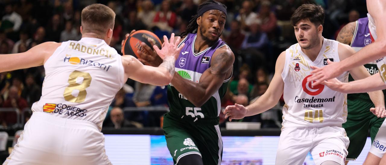 Kendrick Perry, en un partido en el Carpena.