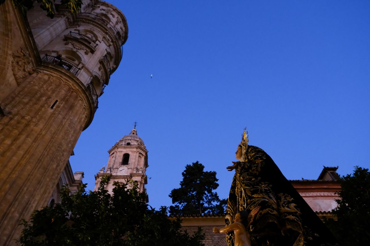 Madrugada de traslados para la veneración 'El Verbo Encarnado' en la Catedral