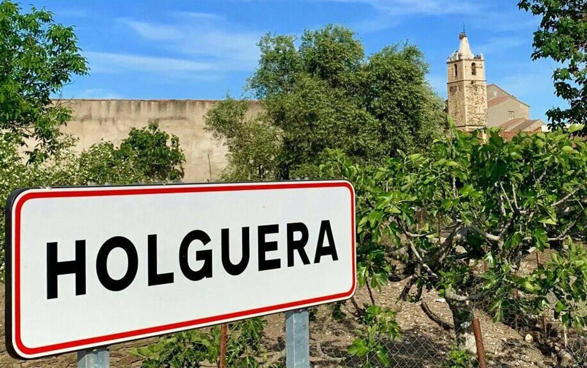 Cartel que anuncia el nombre del pueblo en una de las entradas.