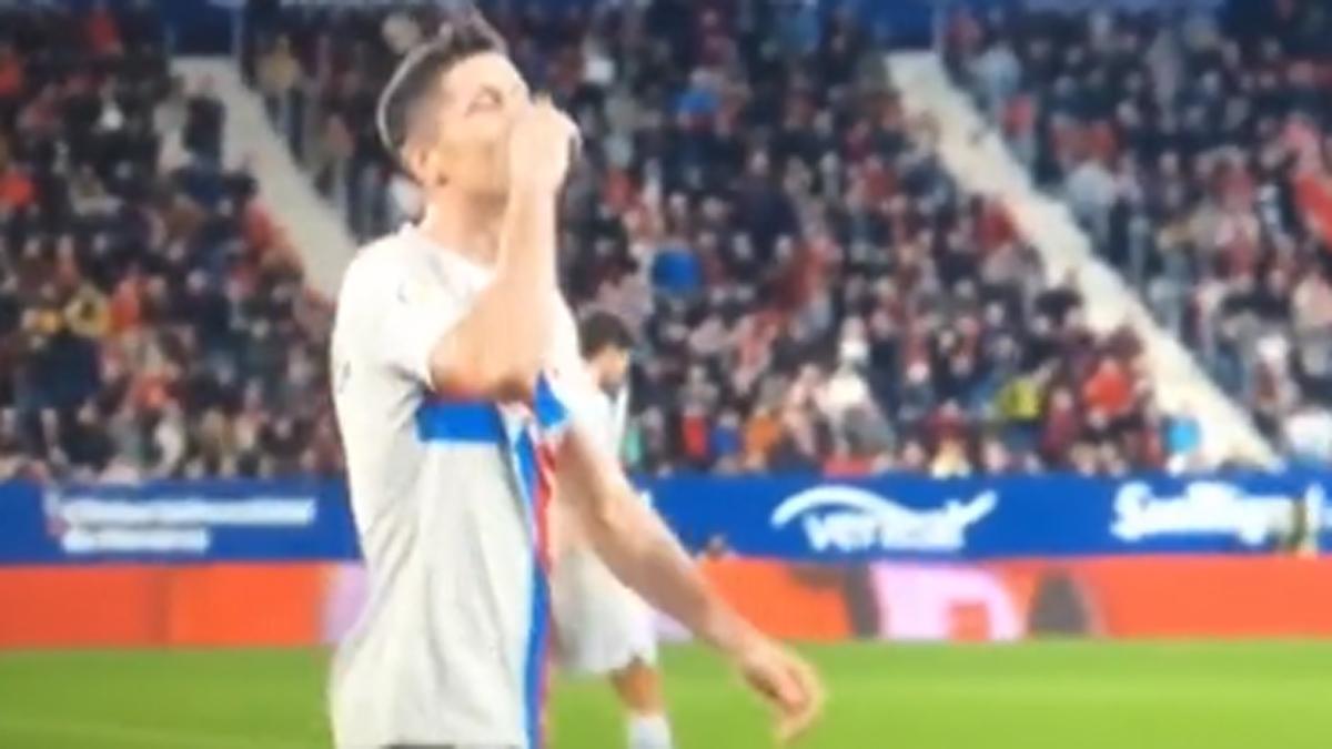 Lewandowski, gesticulando en El Sadar