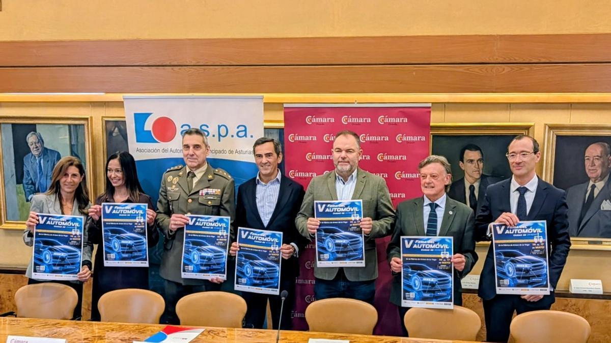 Por la izquierda; Luisa López, Isabel Barja, Jesús Moreno del Valle, Miguel Pérez, Carlos Paniceres, José Ramón Prado, Miguel Ángel Traverso.