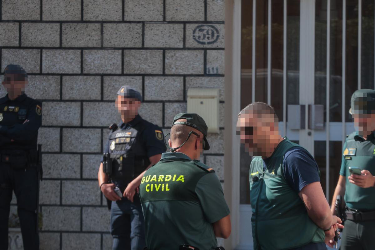 Registro en un nuevo operativo contra el narcotráfico en Arousa. Registro en un nuevo operativo contra el narcotráfico en Arousa.