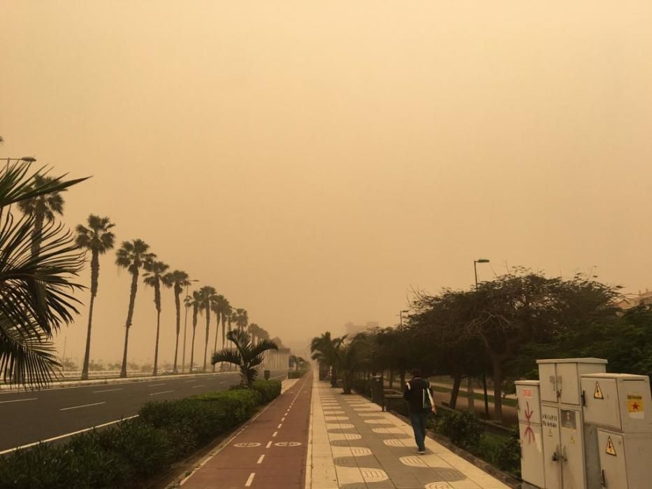 La calima tapona el cielo de Canarias