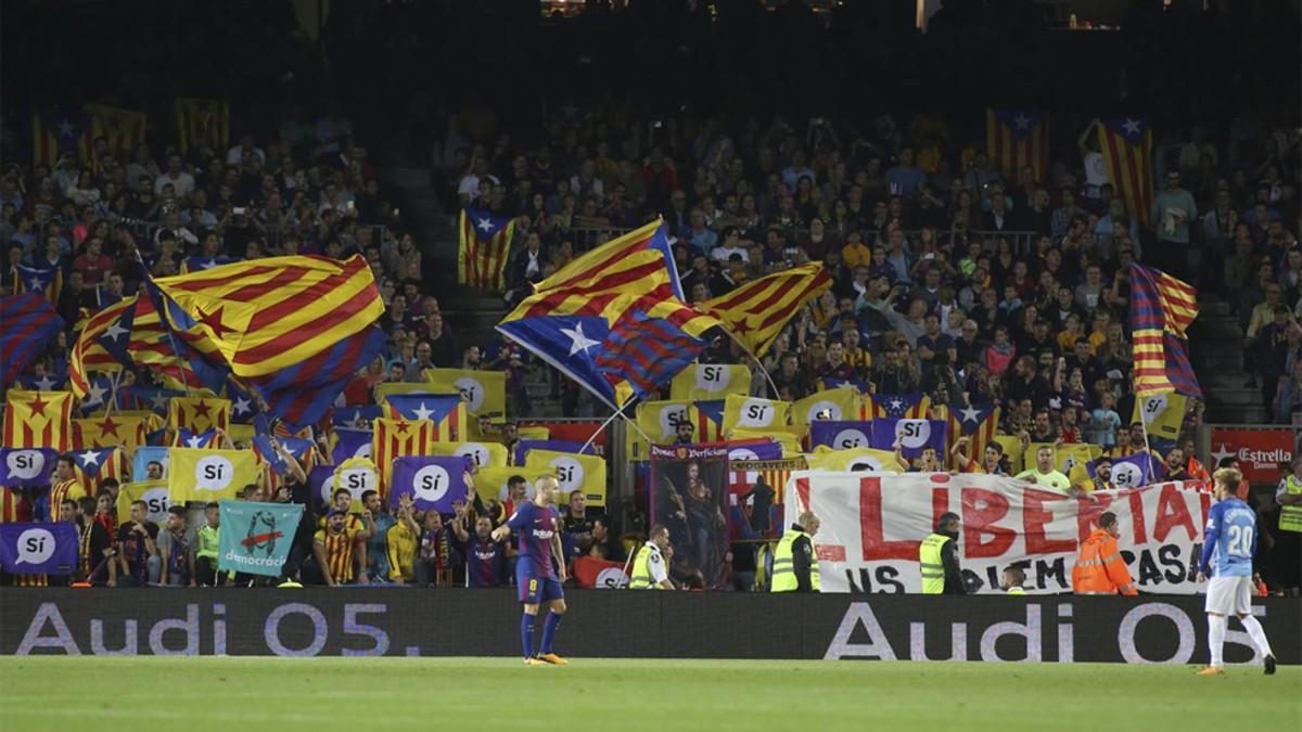 El Camp Nou reclamó la libertad de Jordi Sánchez y Jordi Cuixart