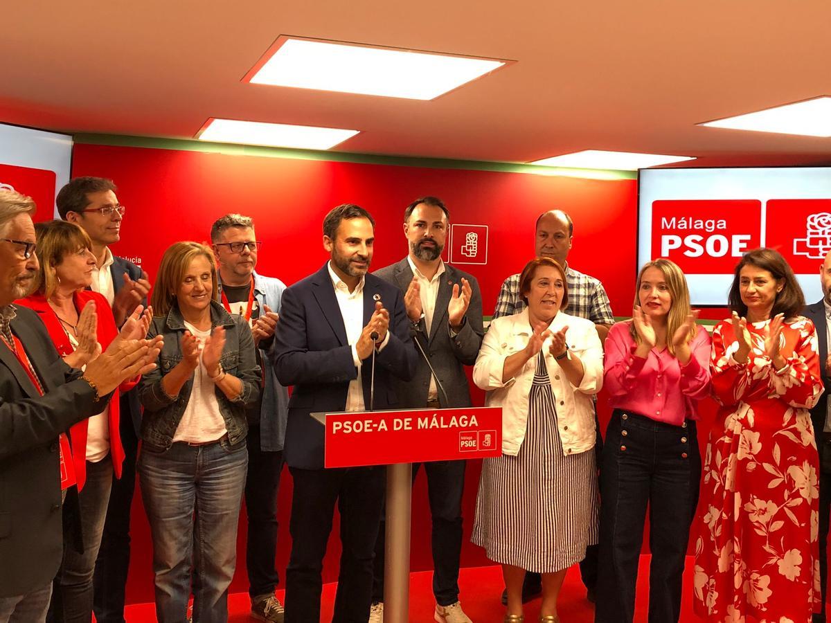 Daniel Pérez comparece a las 0:10 de la noche en la sede provincial del PSOE