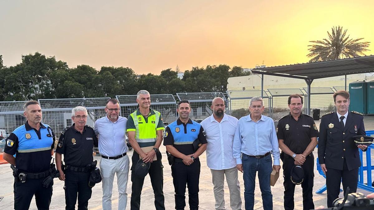 Jonathan García, Luis Santamaría, José Carlos Álamo, José Marrero, Isidro Armas, Juan Diego Vega, Marco Aurelio Pérez, Pablo Fernández y Julio Umpiérrez durante la fiesta organizada por la cooperativa de Maspalomas.