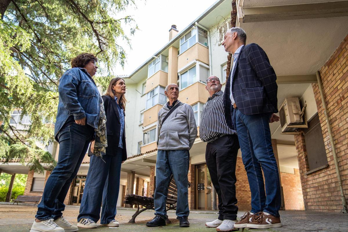 Laura Massana, Jéssica Albiach, Josep Ramon Mora, Joan Ramon Massana i el president de l'associació de veïns de la Font, Ernest Obrador