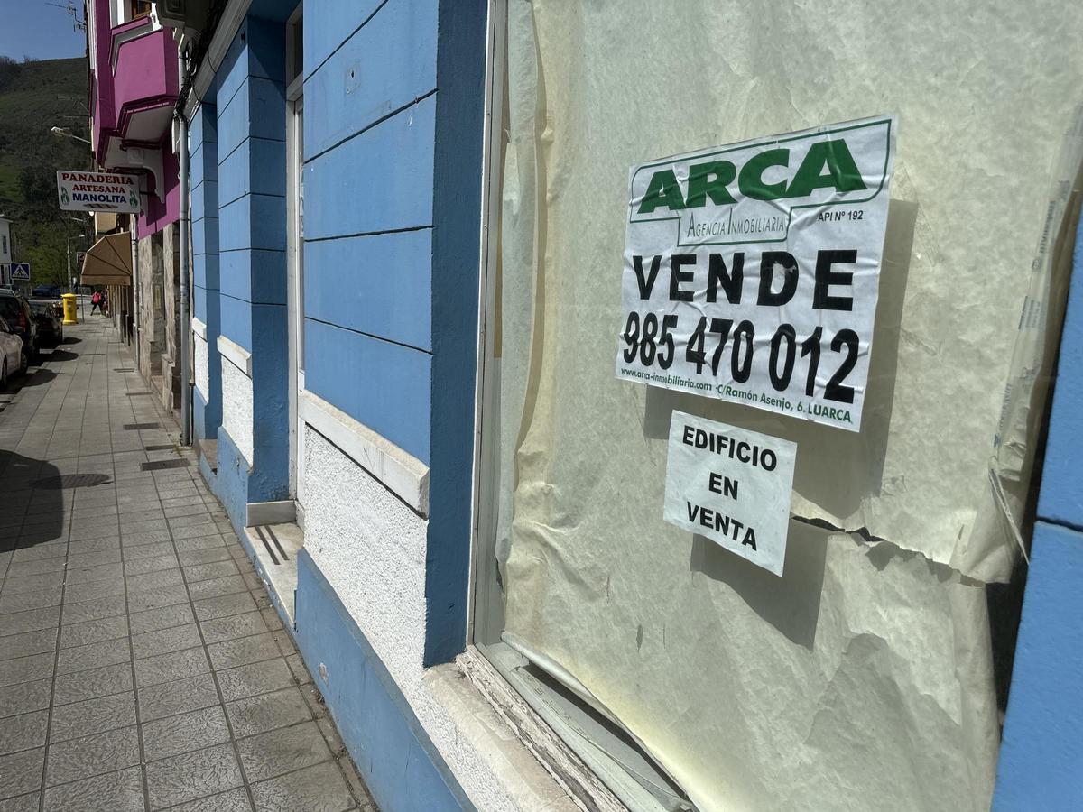 Bajo comercial en venta en Trevías.