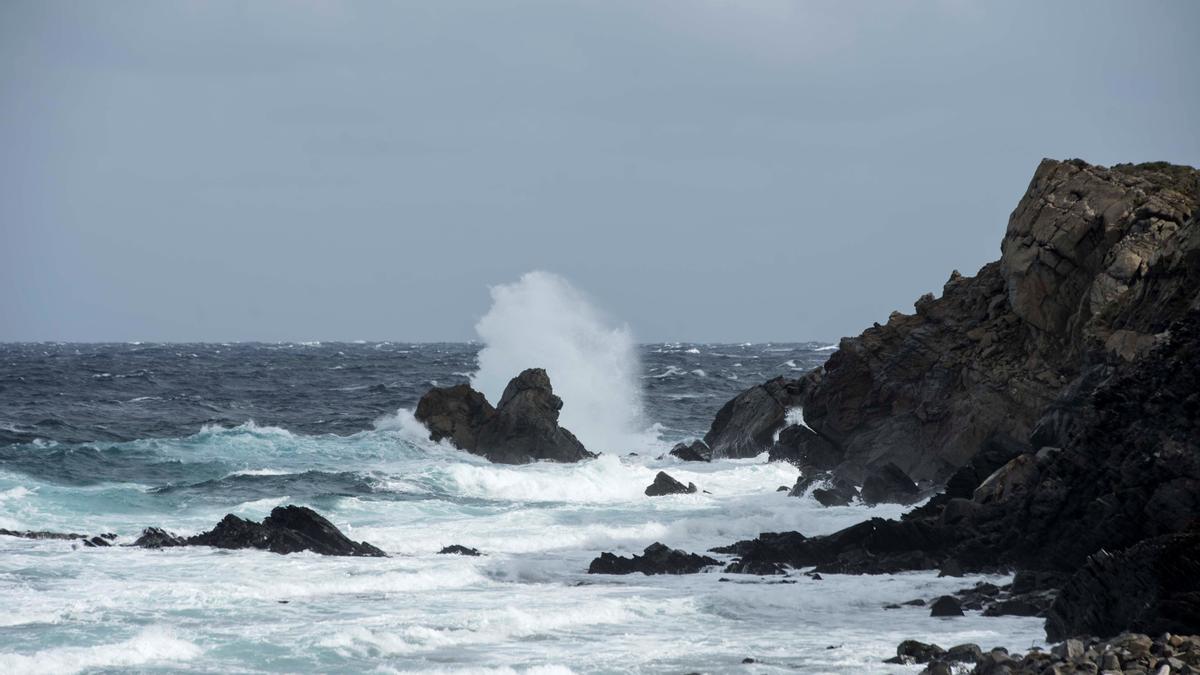 Llega la borrasca Blas con olas de hasta 14 metros en Baleares y Mediterráneo.