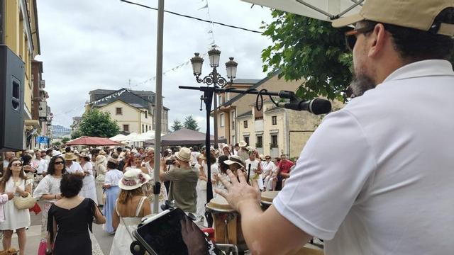 Actuación del grupo «Toxo Guayaba» en Boal, durante la fiesta en homenaje a los indianos. | LNE
