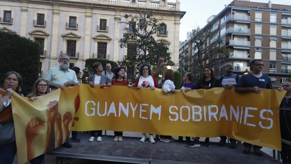 La consellera Rosa Pérez Garijo participa en la manifestación.