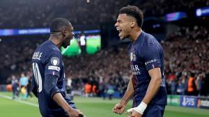 PARIS (France), 08/04/2026.- Desire Doue (R) of PSG celebrates with teammate Ousmane Dembele after scoring the opening goal during the UEFA Champions League quarter-finals, 1st leg match between Paris Saint-Germain FC and Liverpool FC in Paris, France, 08 April 2026. (Liga de Campeones, Francia) EFE/EPA/CHRISTOPHE PETIT TESSON