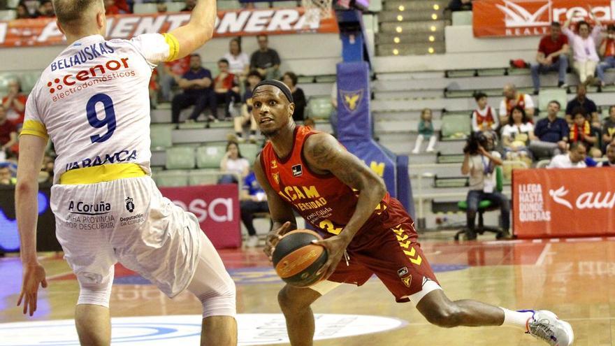 El UCAM Murcia regresa a los puestos de play off al vencer al Obradoiro (98-80)