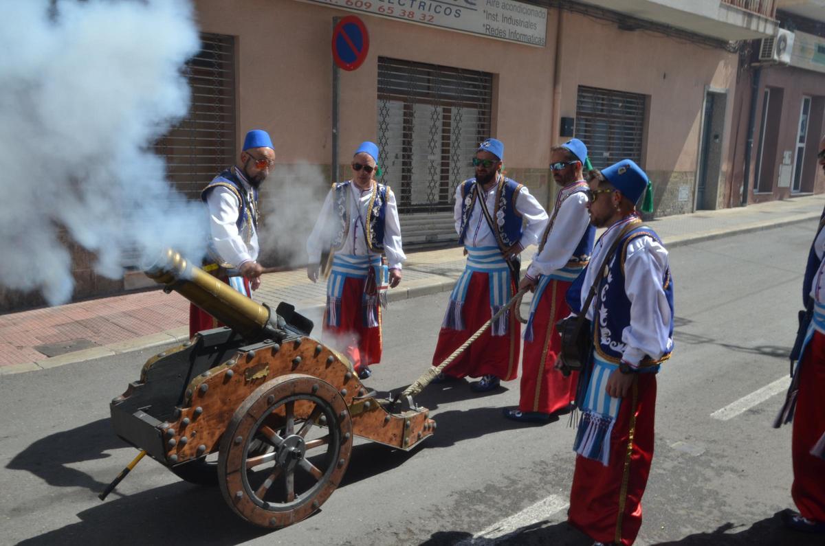 Moros y Cristianos de Petrer 2024: la Embajada de la cruz recupera la villa