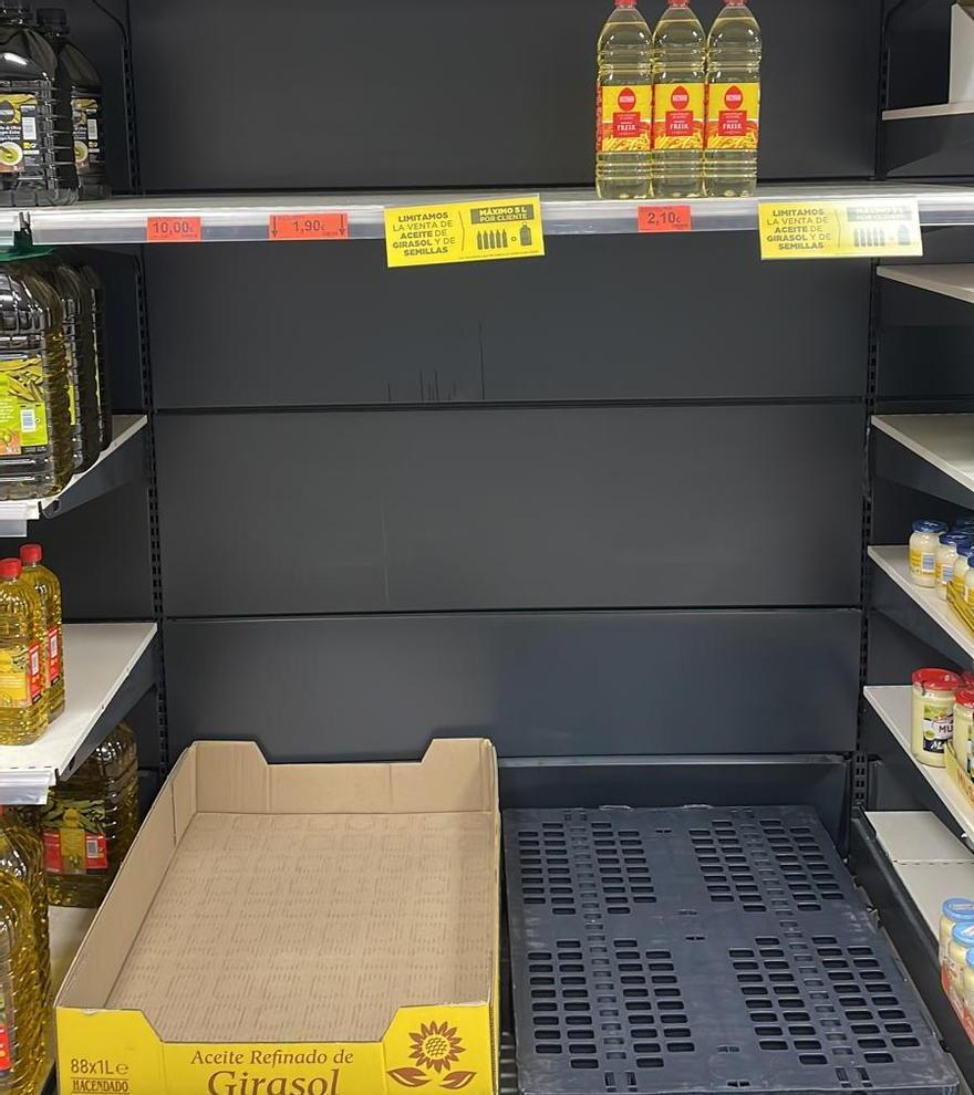 INVASIÓN RUSIA: Los supermercados limitan la venta de aceite de girasol  para evitar el desabastecimiento