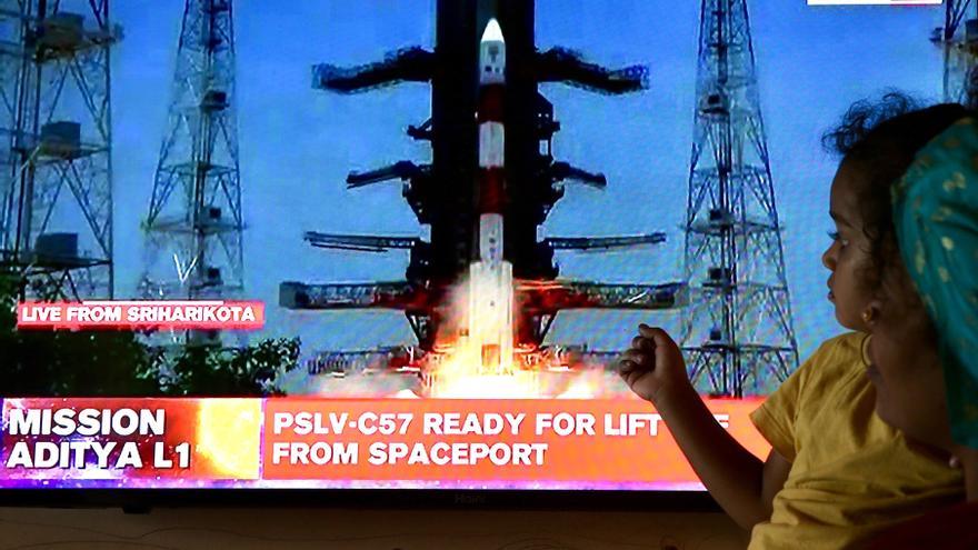 La India lanza con éxito su primera misión espacial para estudiar el Sol
