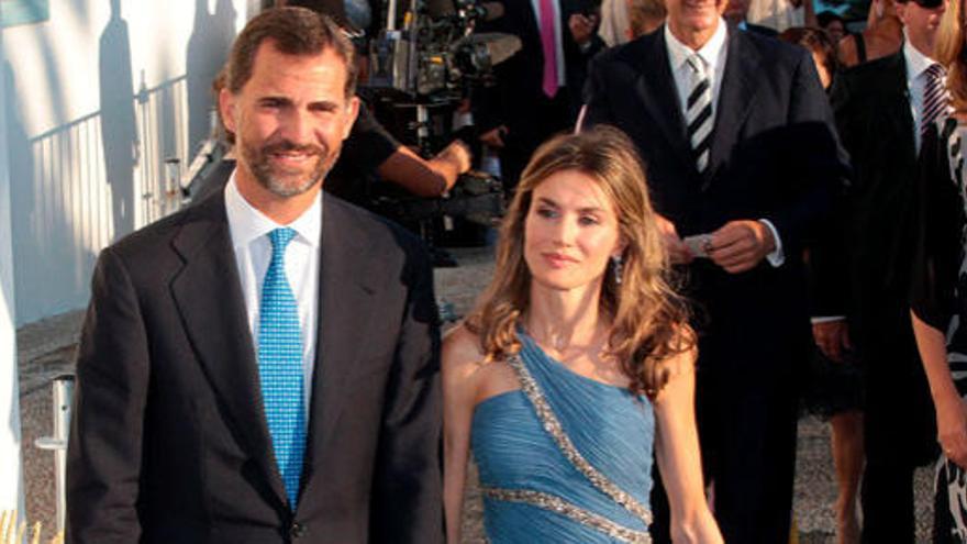 Los Príncipes de Asturias a su llegada al enlace matrimonial de Nicolás de Grecia con Tatiana Blatnik