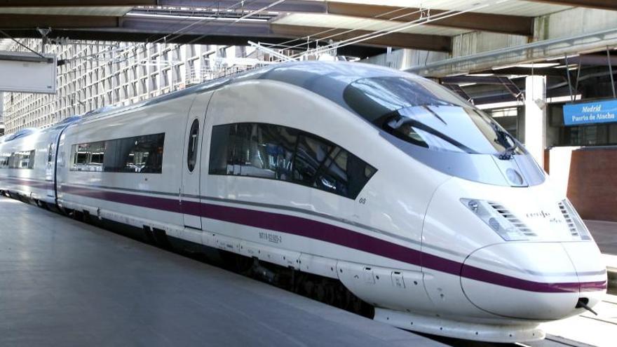 Electrocutado un joven cuando se hacía fotos sobre un tren