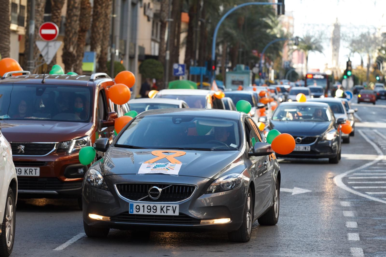 La protesta contra la ley Celaá llena de coches el centro de Alicante