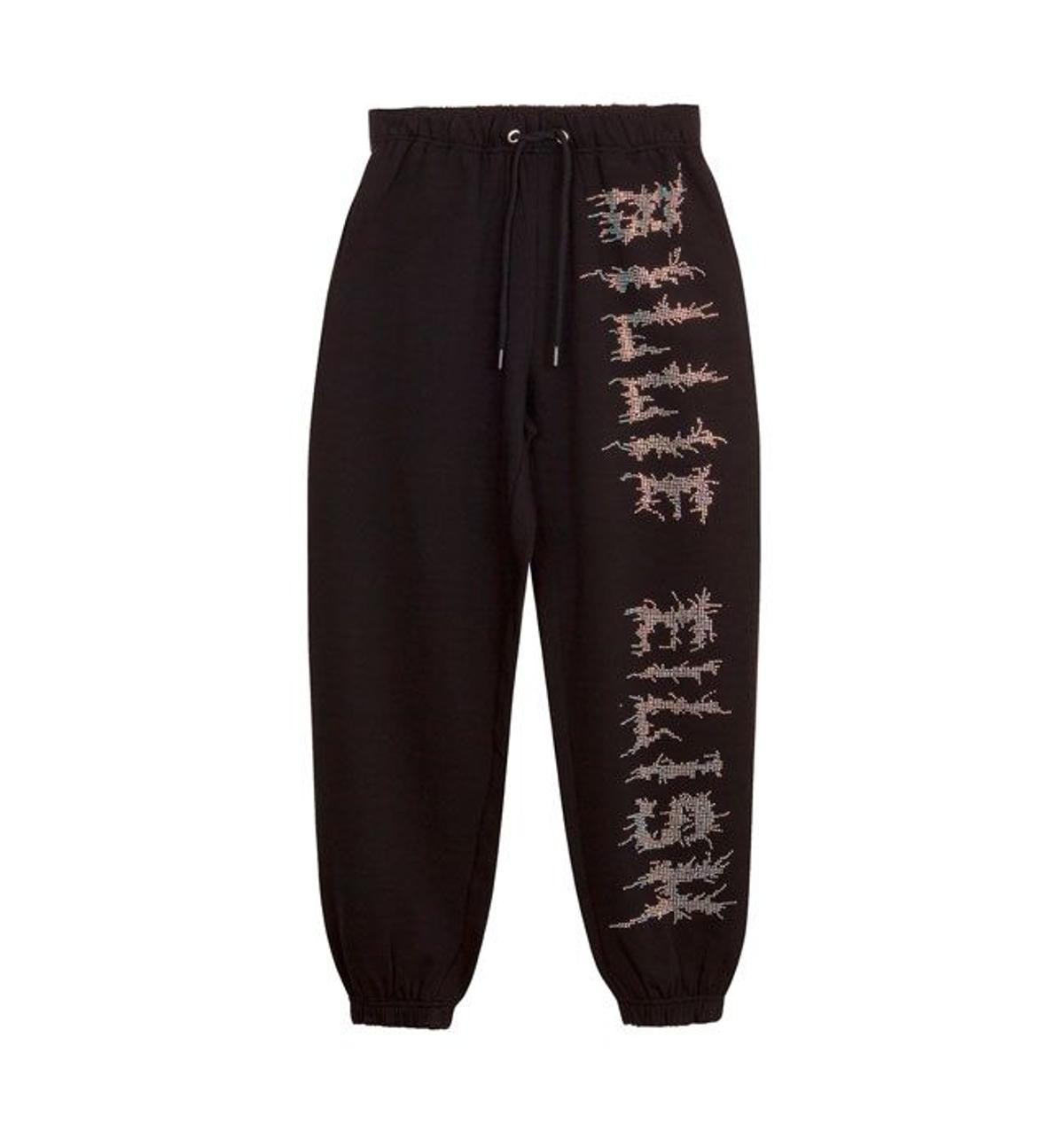 Pantalón sport XXL en negro con el nombre de Billie en una de las piernas