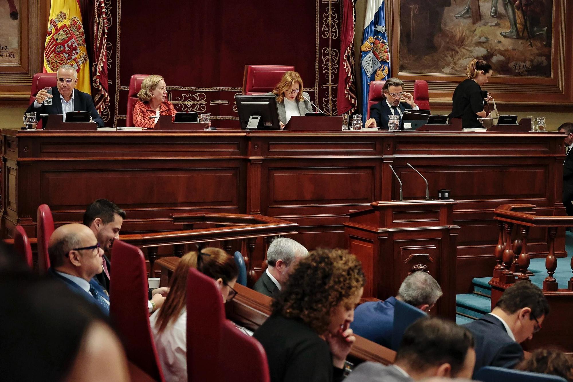 Pleno del Parlamento de Canarias
