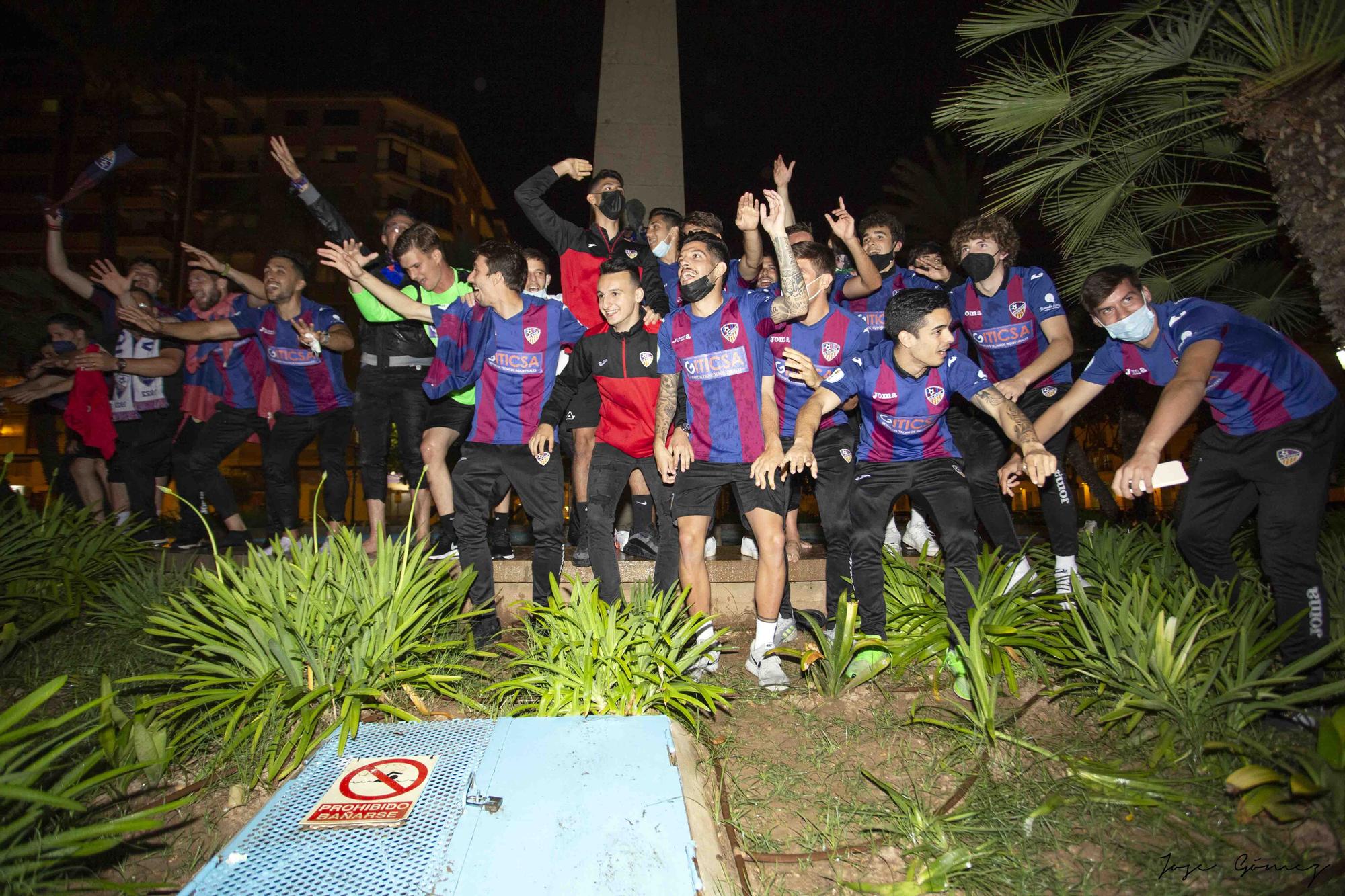 La UD Alzira celebra el ascenso a Segunda RFEF