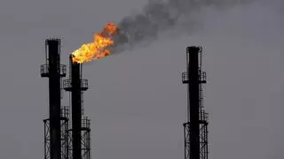 El petróleo se sitúa en el entorno de los 90 dólares y acumula un alza del 7% desde el inicio de la guerra de Gaza