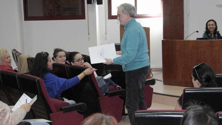 Un momento del curso que comenzó ayer en Marín. // S.A.