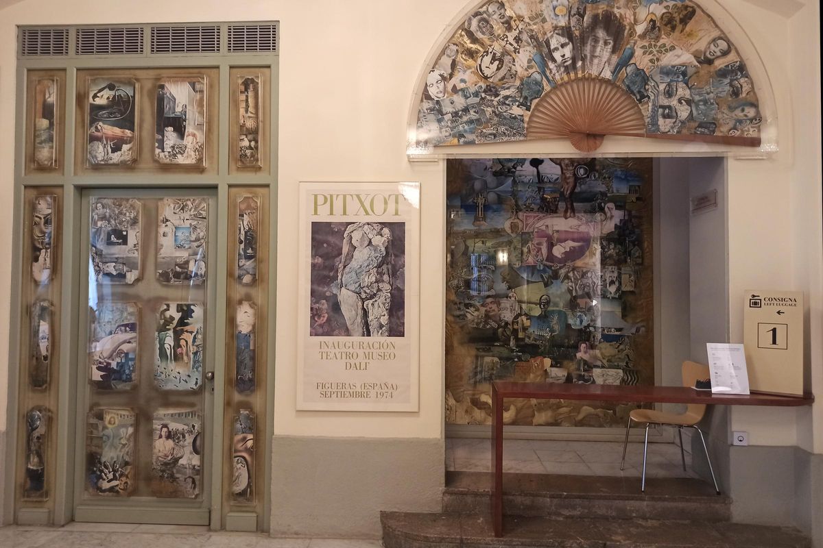 L'antic vestíbul del Teatre-Museu Dalí és ara la primera sala del recorregut.